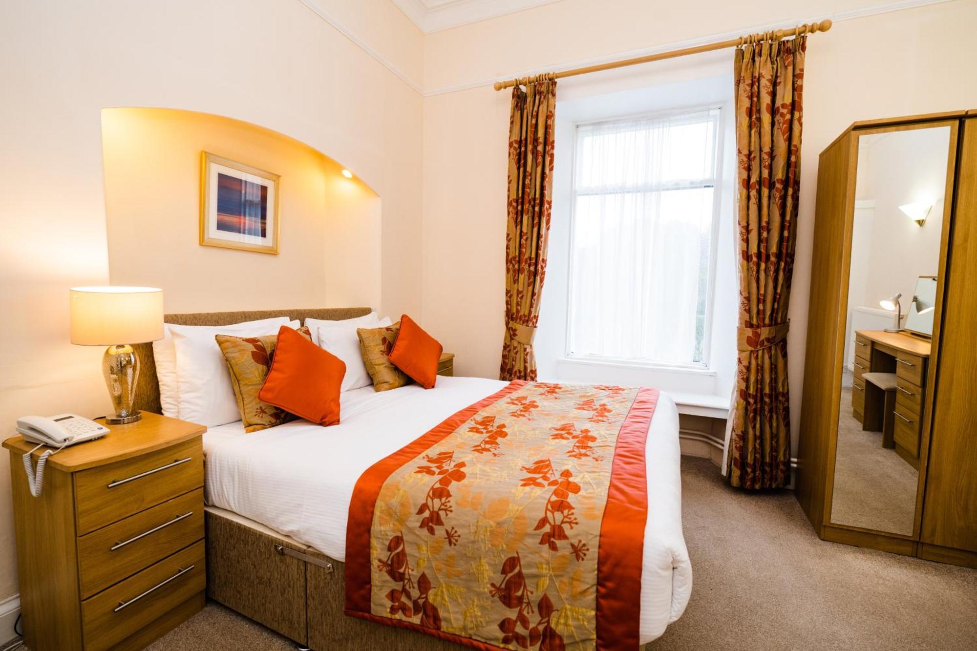 Hotel Raven Hall 3*